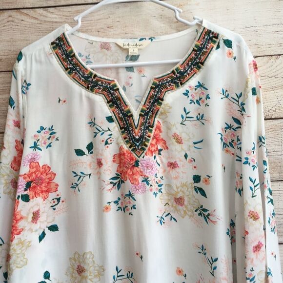 LINDA ANDERSON EMBROIDERED TUNIC TOP IN FLORAL PRINT - Picture 6 of 7